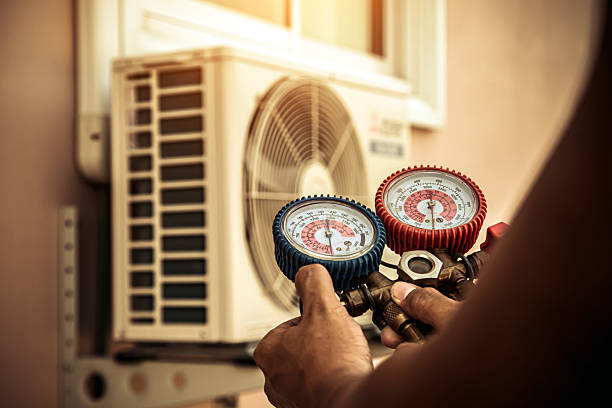 Professional Hvac technician working in Valencia, NM